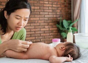 Kulit Bayi Sensitif dan Rentan Alergi? Moms, Ini Cara Mengatasinya!